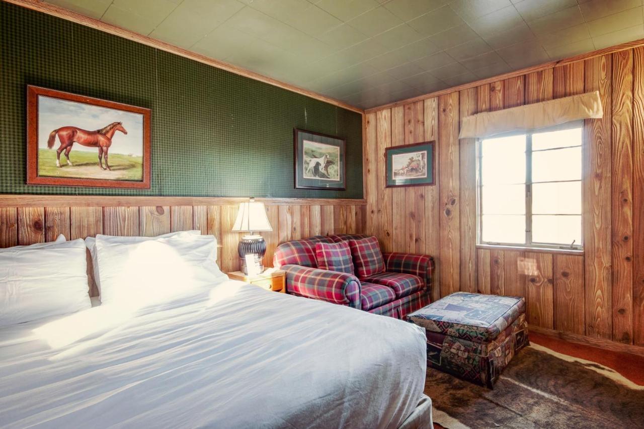 Simmer Motel Wamego Exterior foto