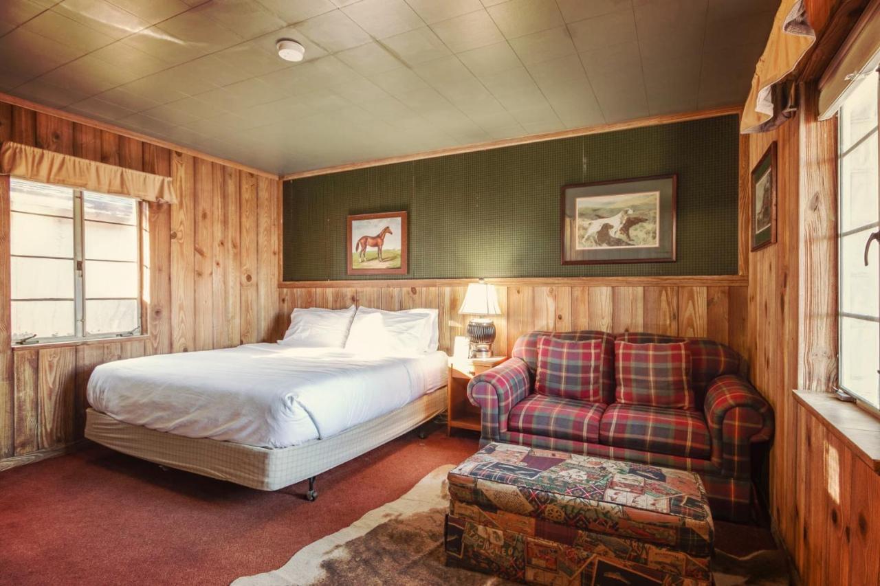 Simmer Motel Wamego Exterior foto