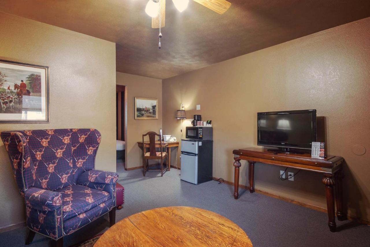 Simmer Motel Wamego Exterior foto